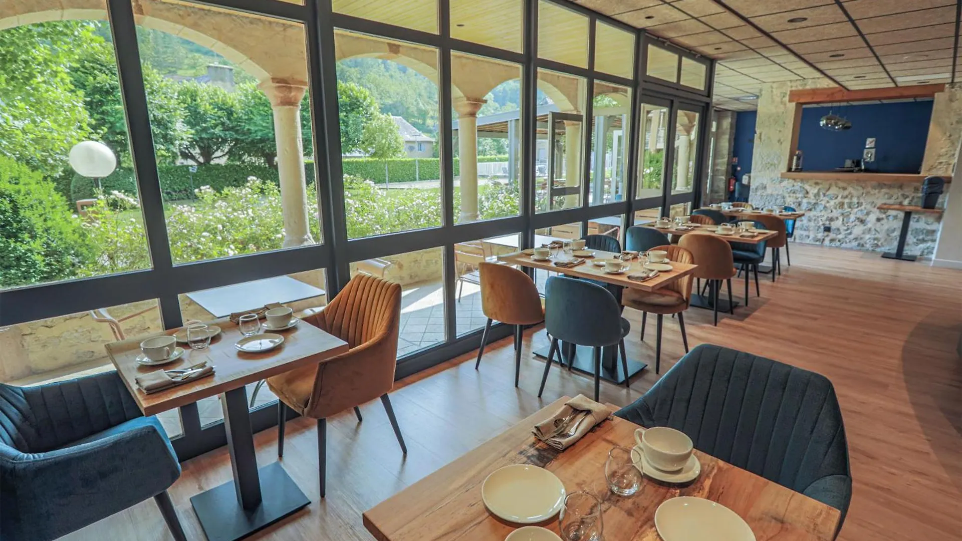 L'Hotel Des Bains - Salles-La-Source 酒店