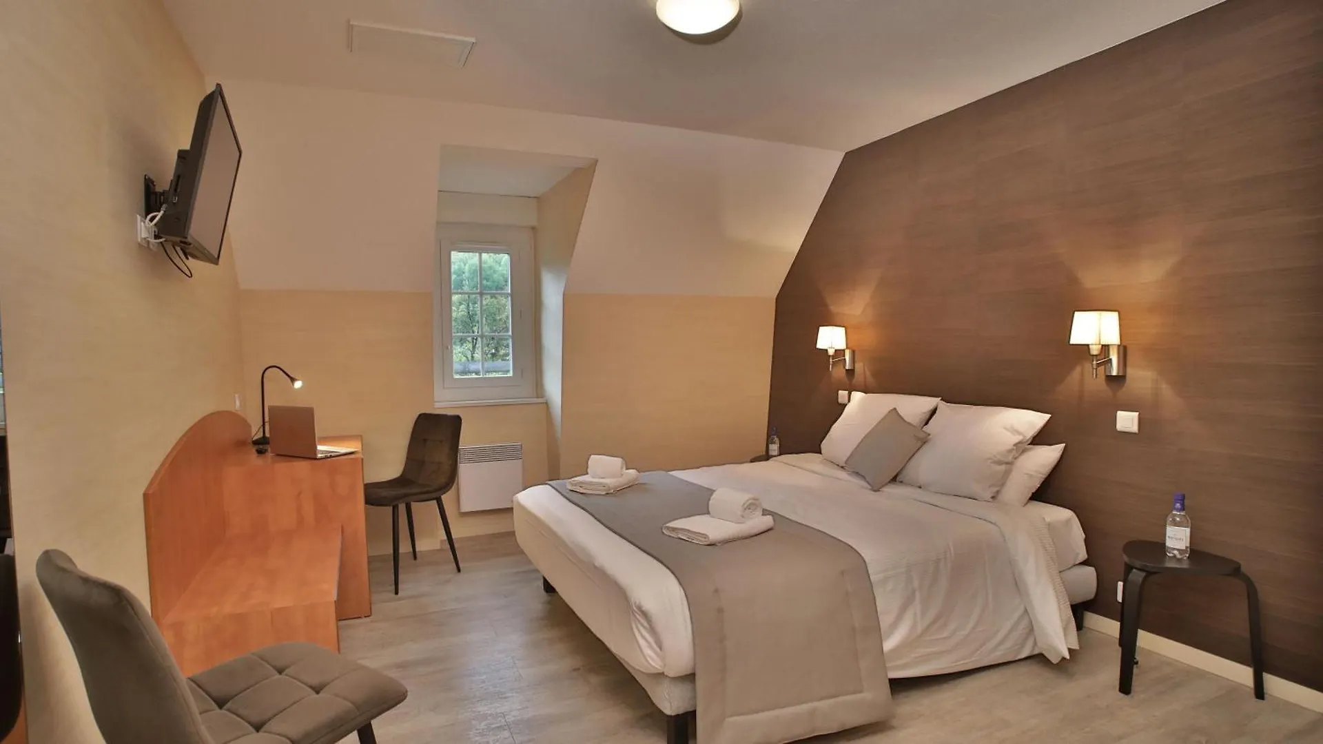L'Hotel Des Bains - Salles-La-Source 3*,