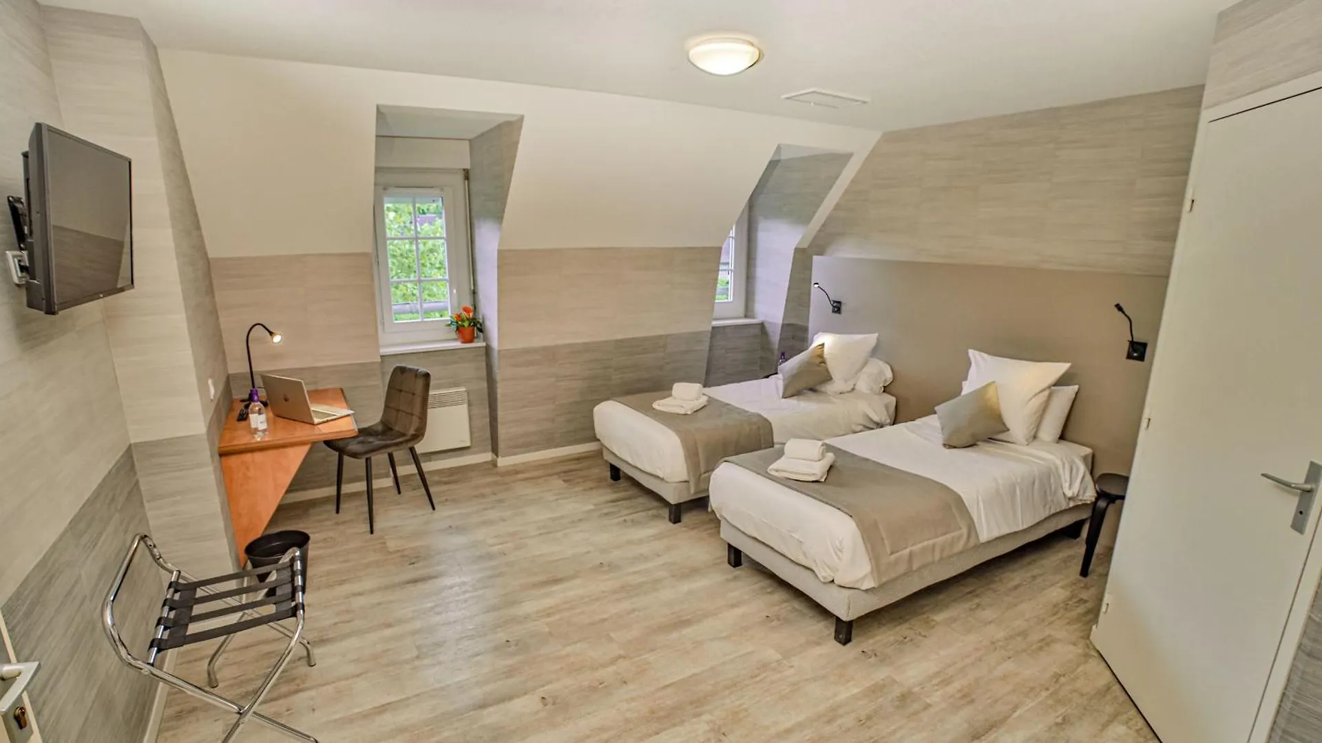 L'Hotel Des Bains - Salles-La-Source 3*,