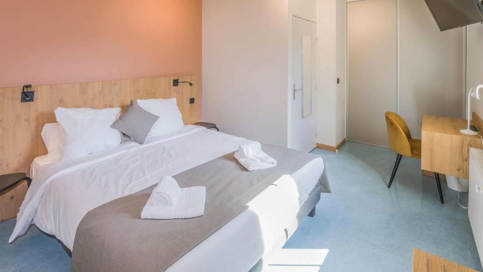 L'Hotel Des Bains - Salles-La-Source 3*,  法国